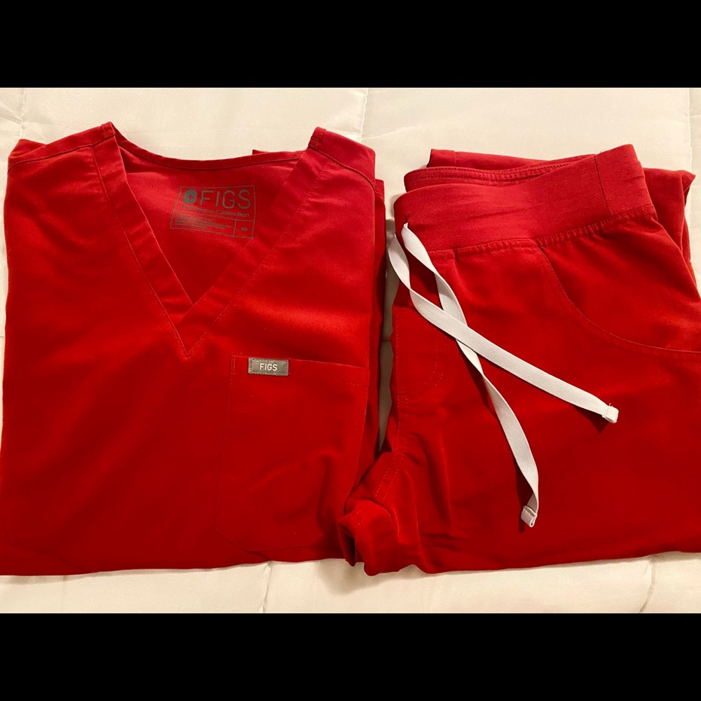 Red Catarina and Kade cargo Figs scrubs set!